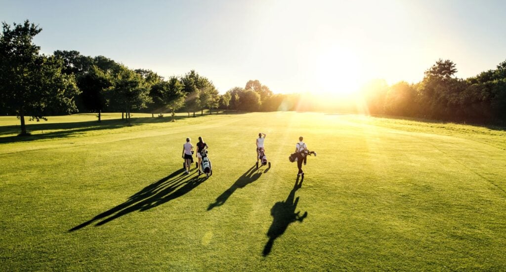 Golf, konie i korty tenisowe – pasje z klasą w zielonych okolicach Warszawy
